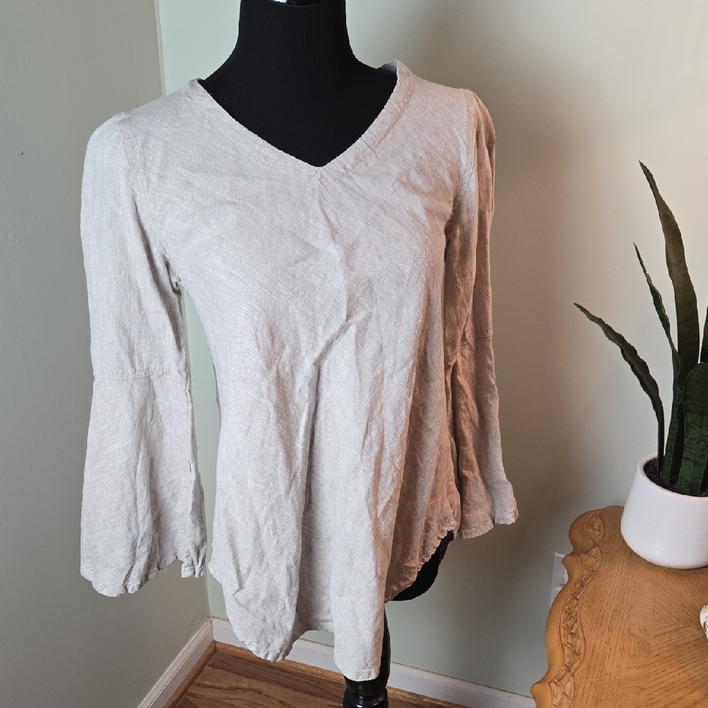 Crown Linen Elegant Cream V-Neck Women's Top